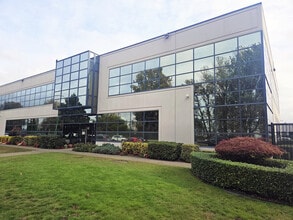 7432-7440 Fraser Park Dr, Burnaby, BC à louer Photo intérieure– Image 1 sur 4