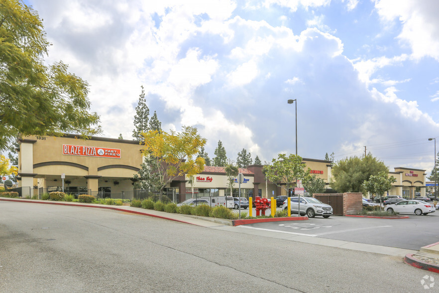 1331 S Lone Hill Ave, Glendora, CA à louer - Photo de l’immeuble – Image 1 sur 5