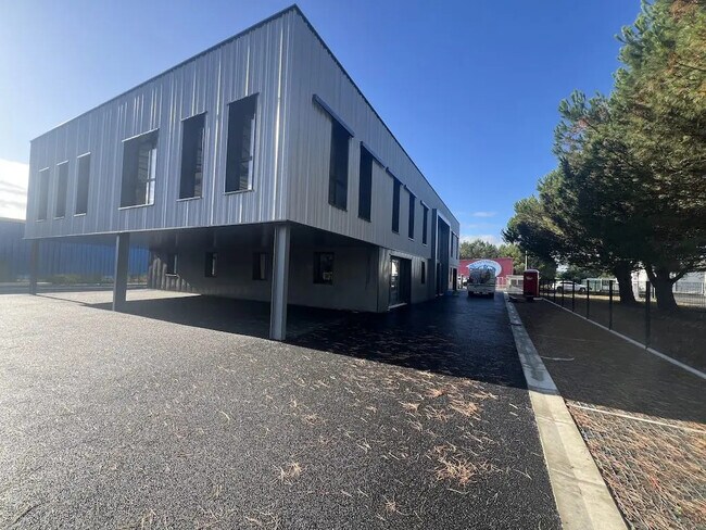 Plus de détails pour Local commercial à vendre