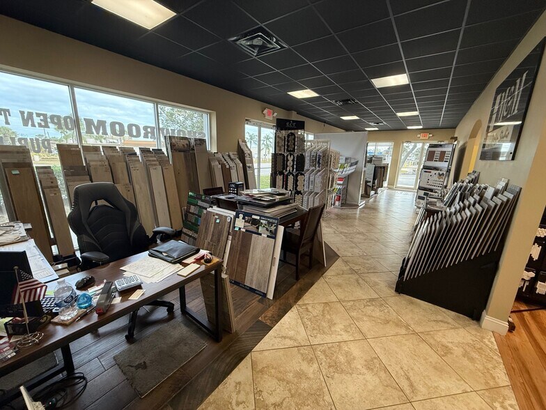 Sale-Lease-Back Plus Adjacent Car Wash portefeuille de 2 biens à vendre sur LoopNet.fr - Photo intérieure – Image 2 sur 12