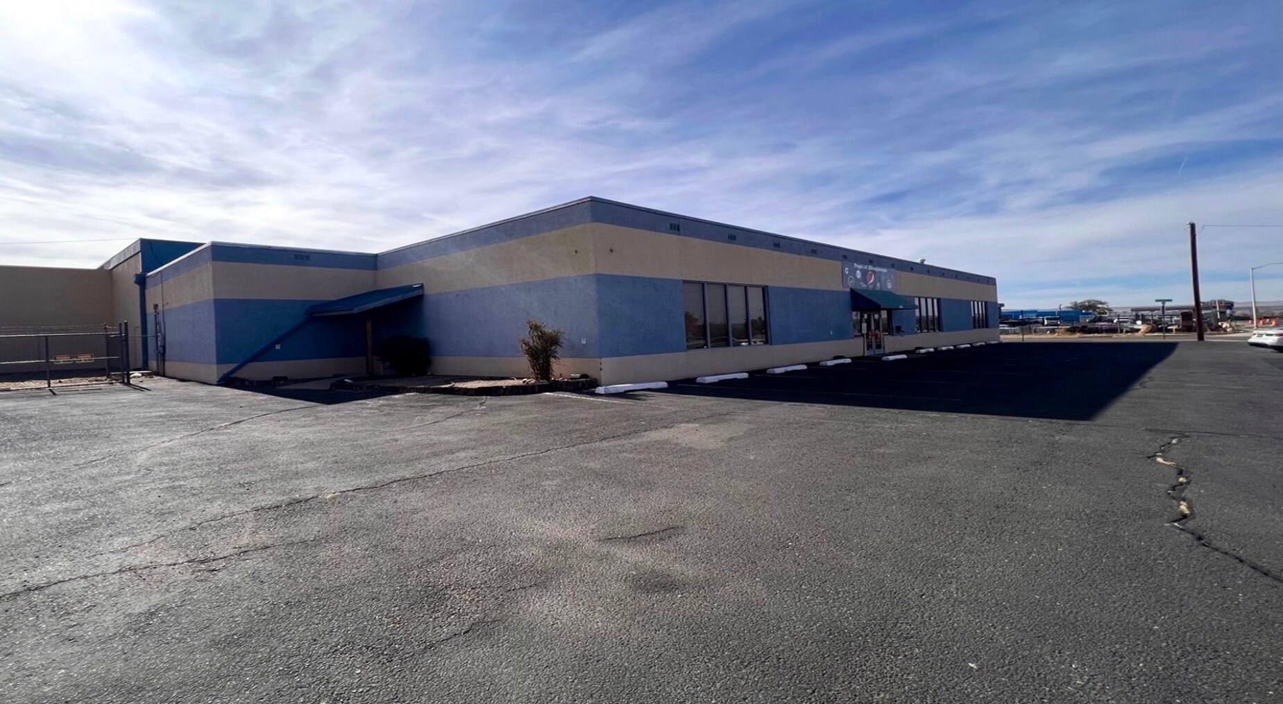 700 Comanche Rd NE, Albuquerque, NM à louer Photo principale– Image 1 sur 19