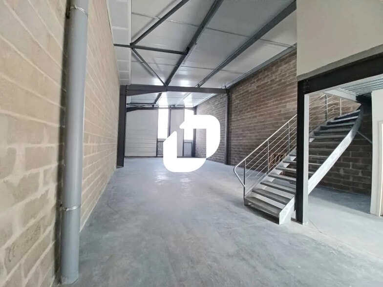 Industriel/Logistique dans Beychac-et-Caillau à louer - Photo de l’immeuble – Image 1 sur 2