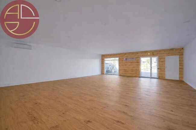 Plus de détails pour Local commercial à vendre