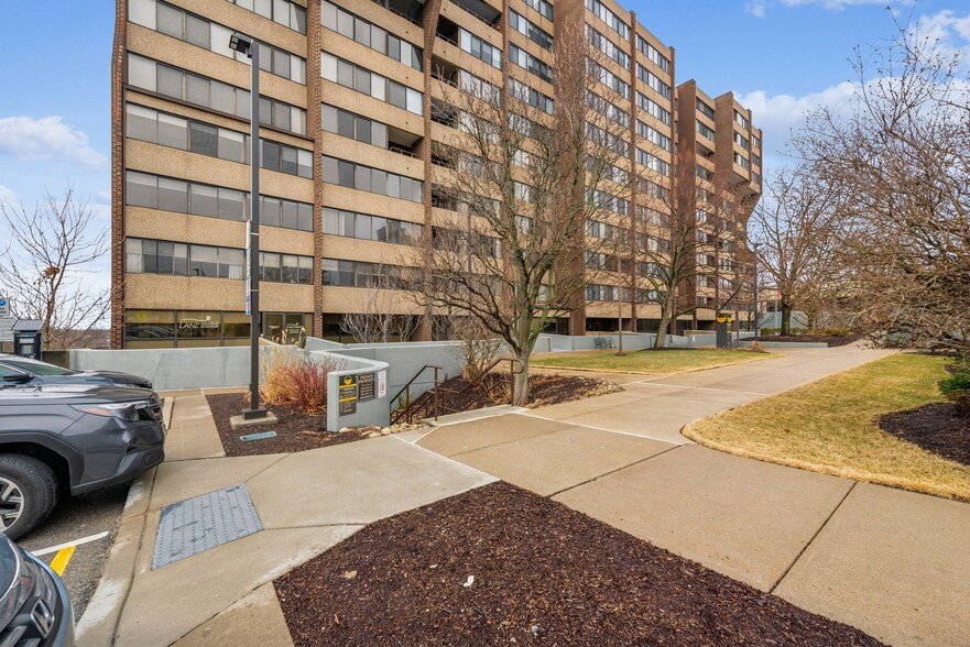750 Washington Rd, Pittsburgh, PA à vendre - Photo de l’immeuble – Image 2 sur 24