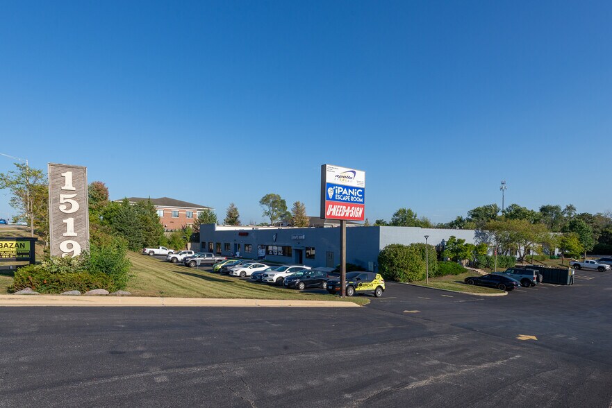 1519 E Main St, St Charles, IL à louer - Photo de l’immeuble – Image 3 sur 12