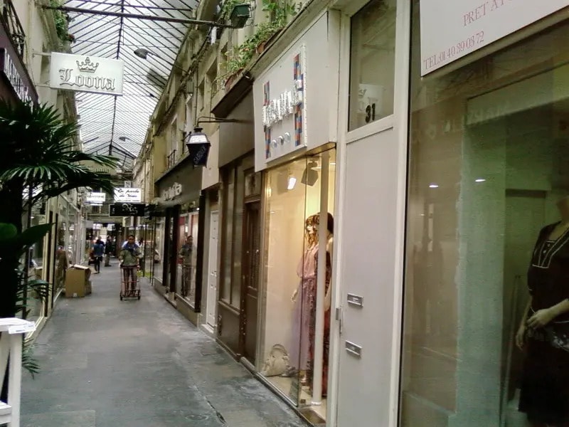 Local commercial dans Paris à louer Photo de l’immeuble– Image 1 sur 5