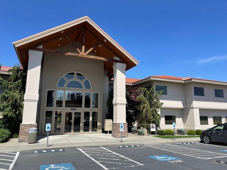 8836 W Gage Blvd, Kennewick, WA à louer - Photo principale – Image 1 sur 6