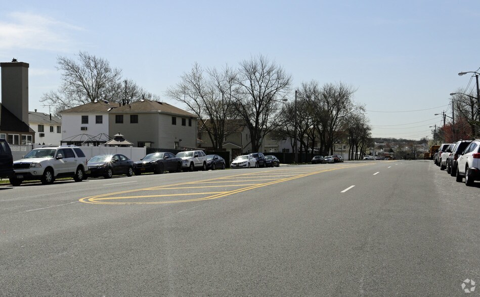 80 Woodrow Rd, Staten Island, NY à vendre - Photo de l’immeuble – Image 3 sur 77