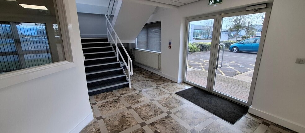 Commerce Rd, Gloucester à vendre - Hall d’entrée – Image 3 sur 9