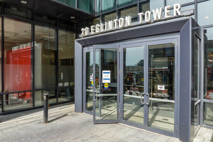 2300 Yonge St, Toronto, ON à louer - Photo de l’immeuble – Image 3 sur 5