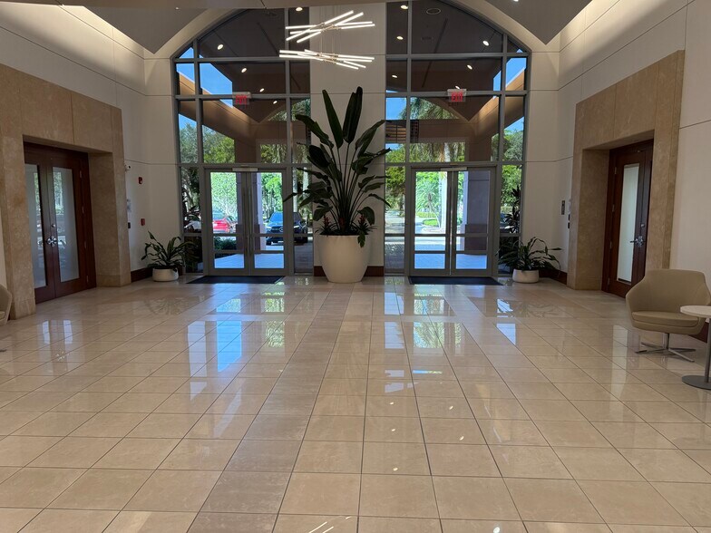 1560 Sawgrass Corporate Pkwy, Sunrise, FL à louer - Photo de l’immeuble – Image 3 sur 8