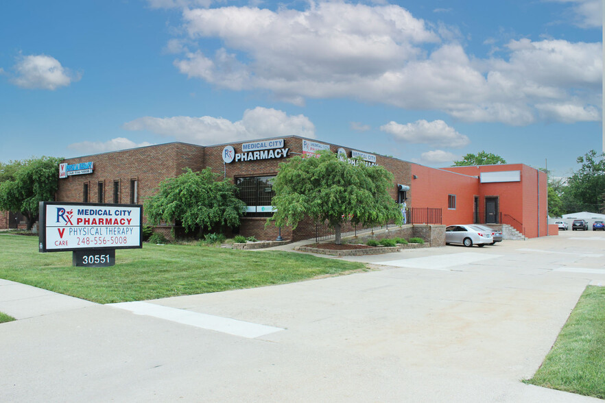 30549-30551 Stephenson Hwy, Madison Heights, MI à louer - Photo de l’immeuble – Image 1 sur 1