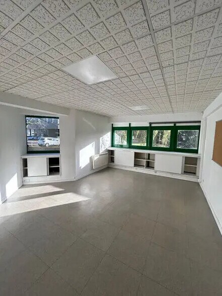 Bureau dans Mont-Saint-Aignan à louer - Photo intérieure – Image 2 sur 5