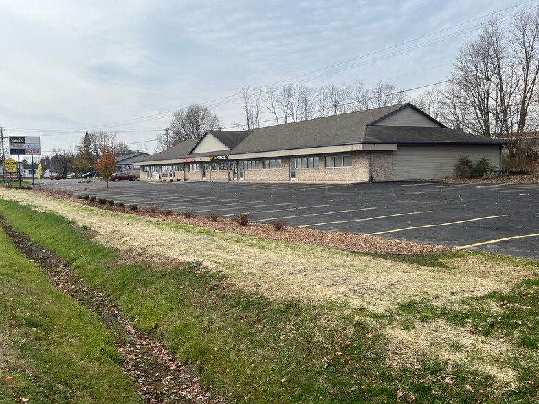 1699 Lansing Rd, Charlotte, MI à louer - Photo de l’immeuble – Image 1 sur 4