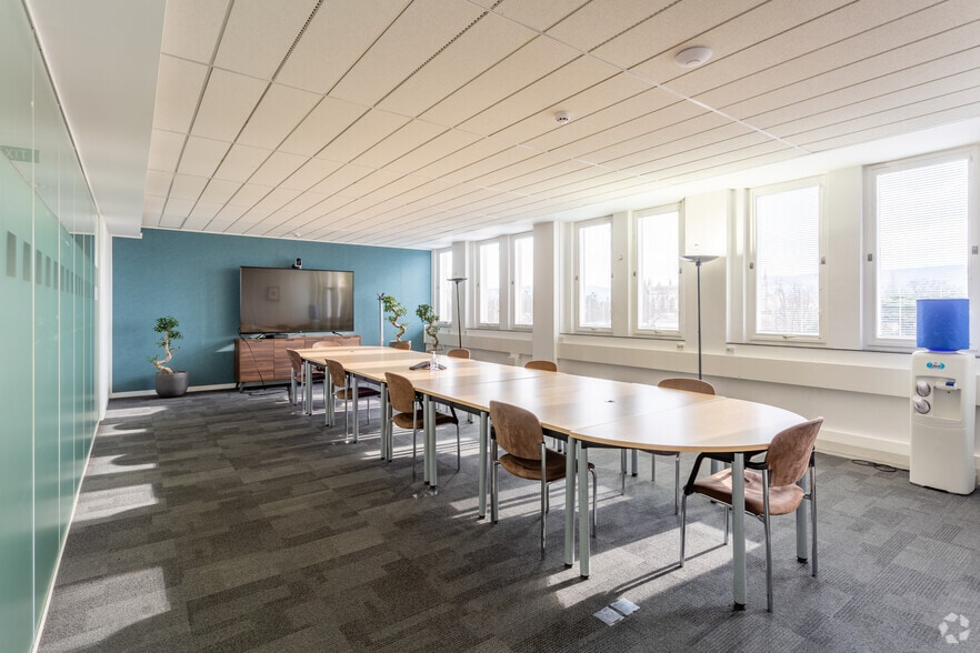 Montpellier Dr, Cheltenham à vendre - Photo intérieure – Image 3 sur 15