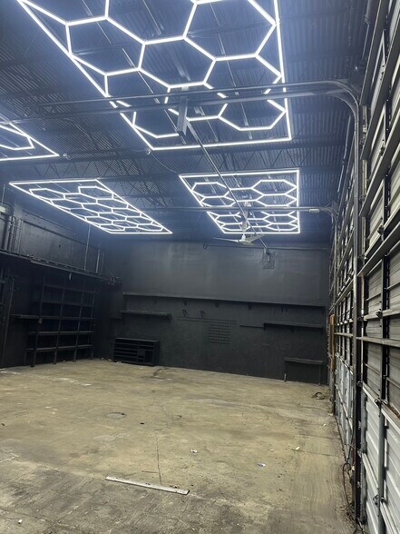12050 NE 14th Ave, Miami, FL à louer - Photo de l’immeuble – Image 3 sur 15