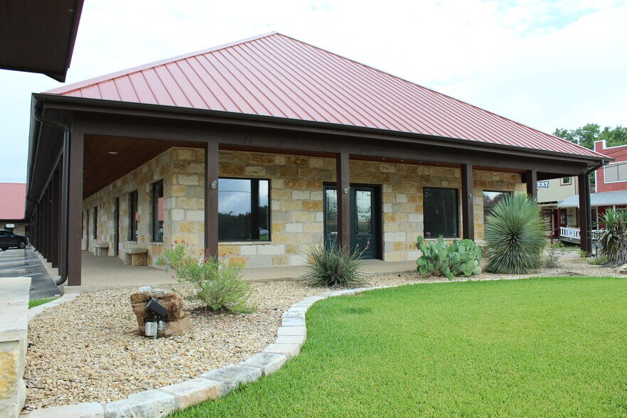 560 N Main St, Salado, TX à louer - Photo de l’immeuble – Image 2 sur 5