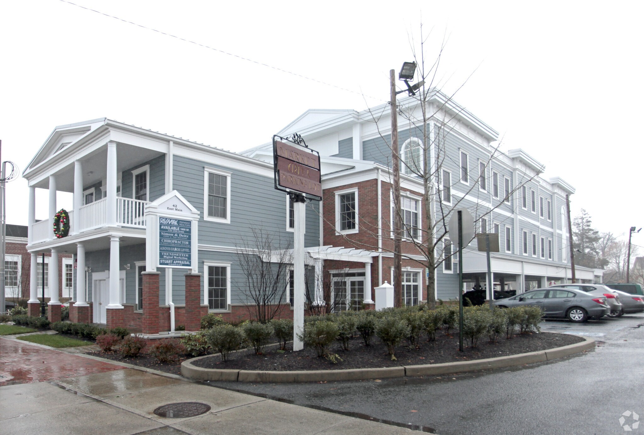 42 E Main St, Freehold, NJ à louer Photo de l’immeuble– Image 1 sur 28