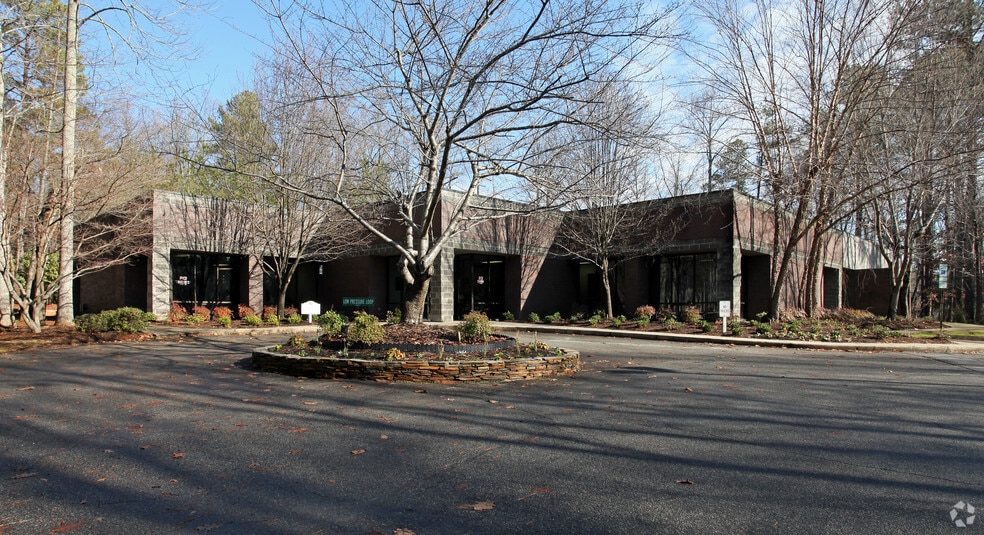 8100 Brownleigh Dr, Raleigh, NC à vendre - Photo principale – Image 2 sur 5