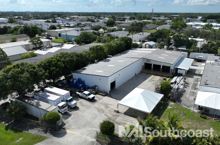 2440 Monroe St, Stuart, FL à vendre - Photo principale – Image 1 sur 8