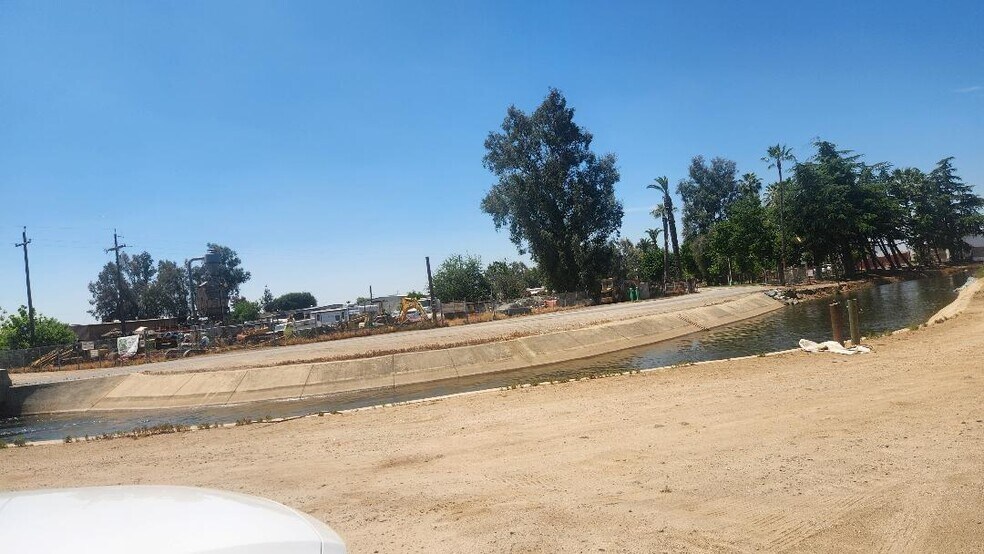 1 N Marks Ave, Fresno, CA à vendre - Photo de l’immeuble – Image 3 sur 4