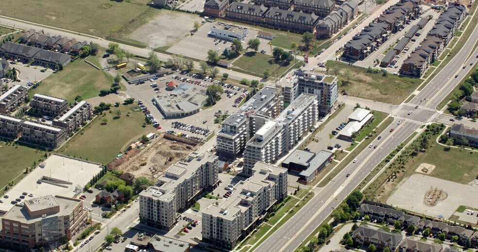 2450 Old Bronte Rd, Oakville, ON à vendre - Photo de l’immeuble – Image 2 sur 3