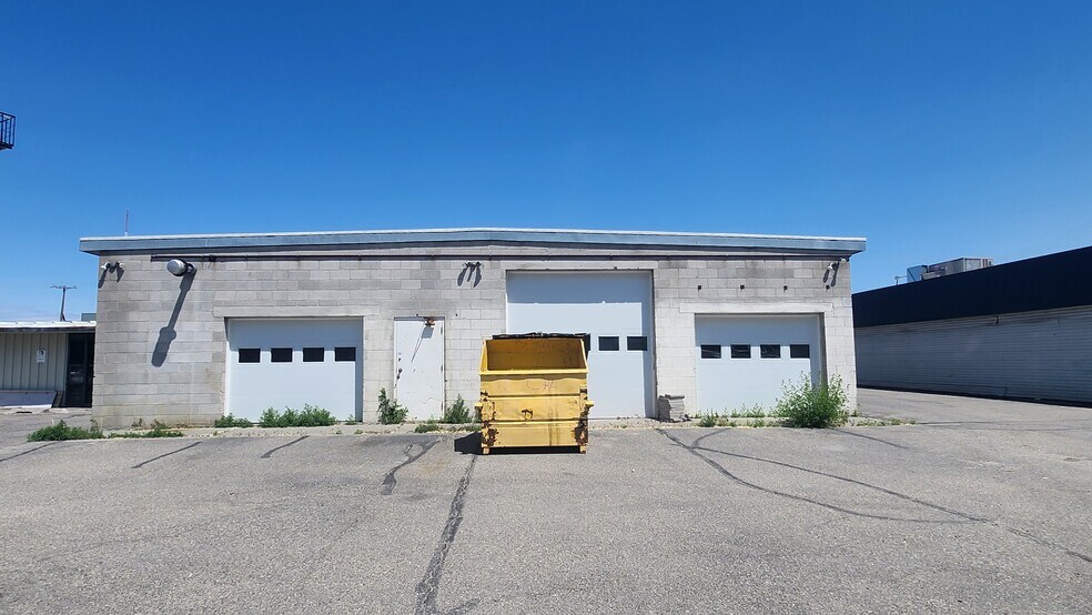964 E Lincoln Rd, Idaho Falls, ID à louer - Photo de l’immeuble – Image 2 sur 10
