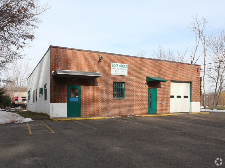 74 E Dudley Town Rd, Bloomfield, CT à vendre - Photo de l’immeuble – Image 2 sur 2