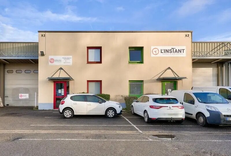 Bureau dans Pontault-Combault à louer - Photo de l’immeuble – Image 2 sur 7