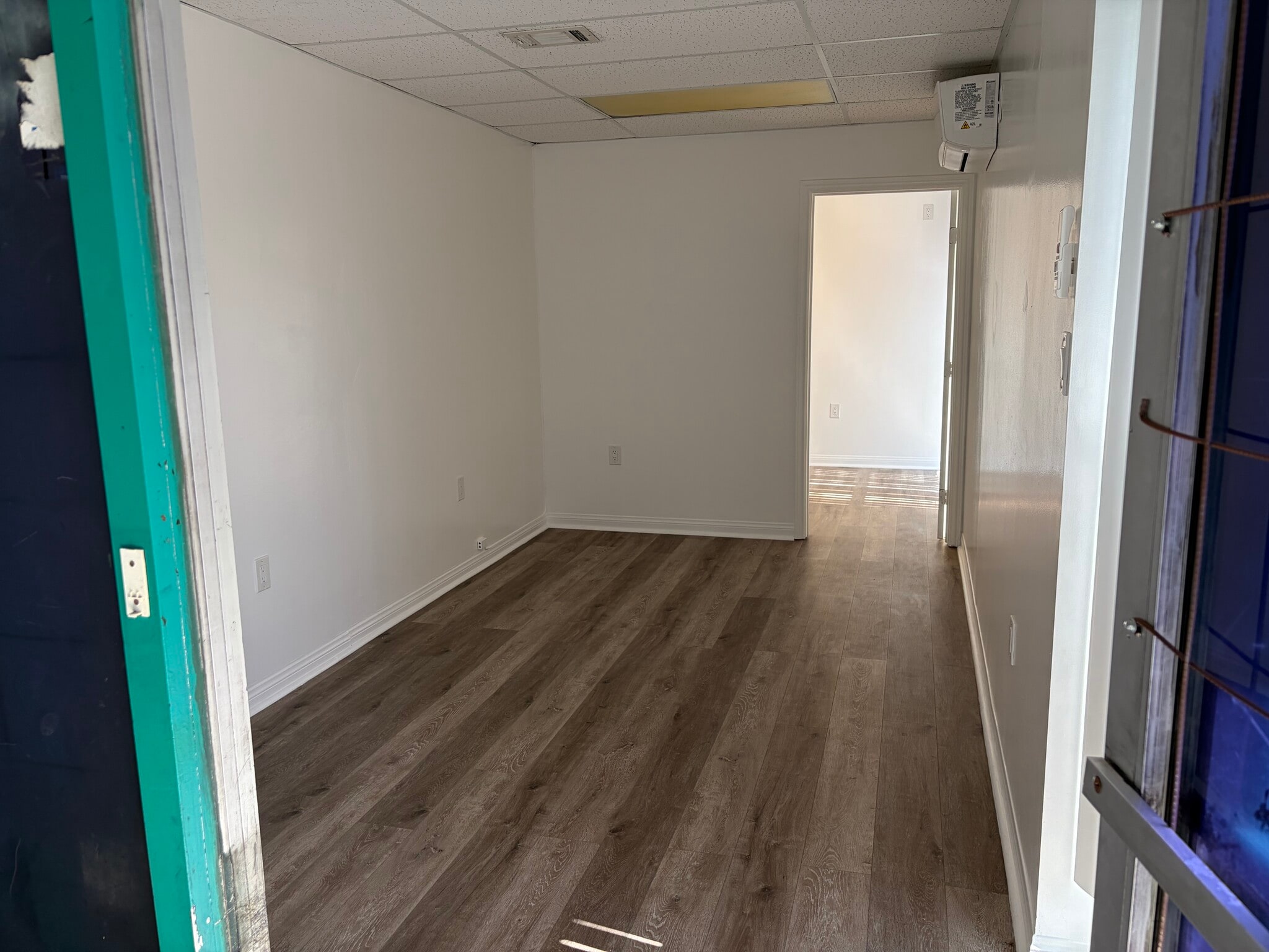 21044 Sherman Way, Canoga Park, CA à louer Photo intérieure– Image 1 sur 6