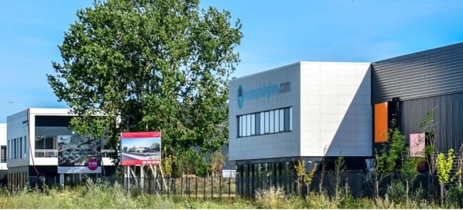 Plus de détails pour Local d’activités à vendre