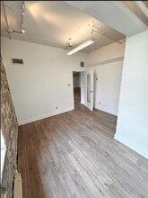 147 Rue Saint-Paul O, Montréal, QC à louer Photo intérieure– Image 2 sur 3