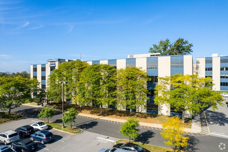 1300 Virginia Dr, Fort Washington, PA à louer - Photo de l’immeuble – Image 2 sur 9