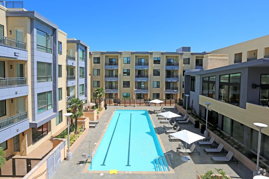 100 Grand Ln, Foster City, CA à louer - Photo de l’immeuble – Image 2 sur 2