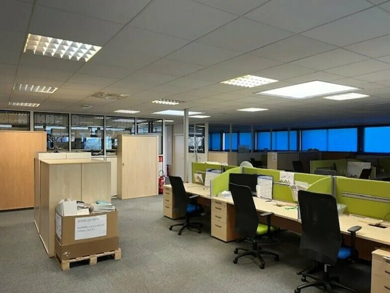 Bureau dans Bois-Guillaume à louer - Photo de l’immeuble – Image 2 sur 6