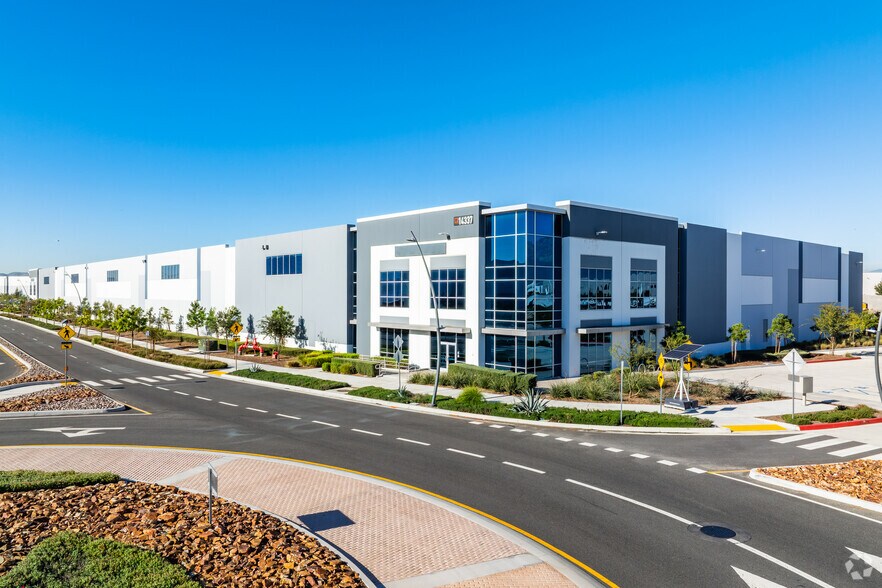 6205 Archibald Ave, Eastvale, CA à louer - Photo de l’immeuble – Image 1 sur 27