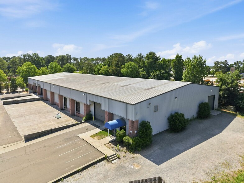 2456 S Miami Blvd, Durham, NC à louer - Photo de l’immeuble – Image 3 sur 9