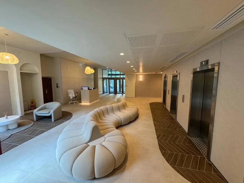 Bureau dans Marseille à louer - Photo de l’immeuble – Image 2 sur 11