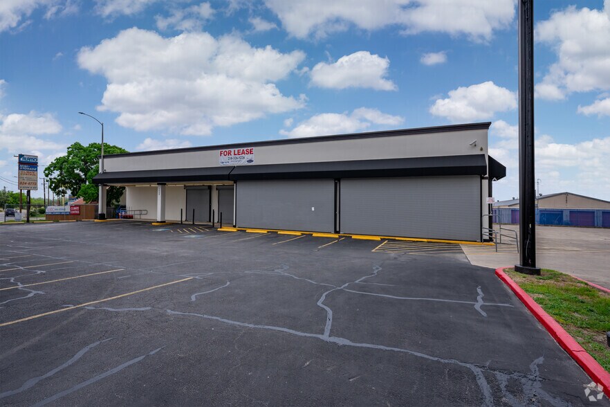 1568 Austin Hwy, San Antonio, TX à louer - Photo de l’immeuble – Image 2 sur 12