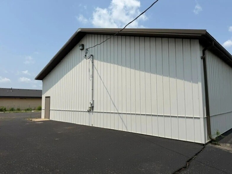 950 Glengarry Drive, Fairdale, KY à vendre - Photo de l’immeuble – Image 3 sur 22