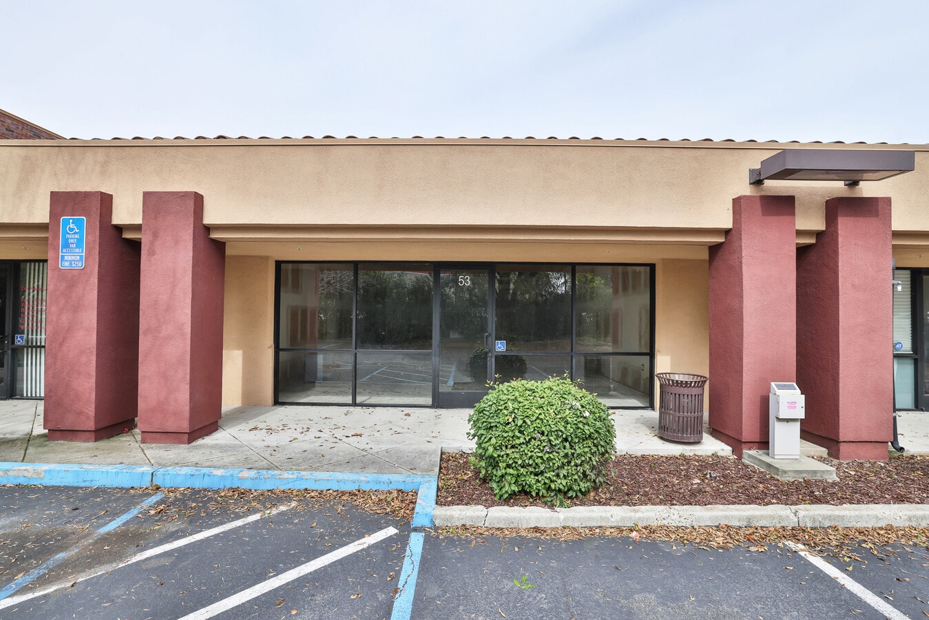 2092 Concourse Dr, San Jose, CA 95131 - Lot 53 -  - Photo intérieure - Image 1 of 6