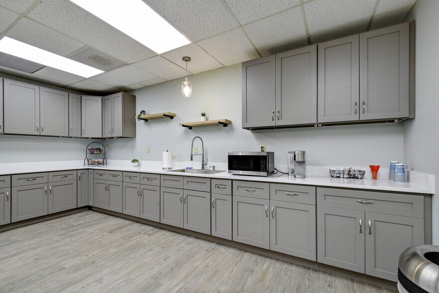 9000 Tesoro Dr, San Antonio, TX à louer - Photo intérieure – Image 2 sur 50