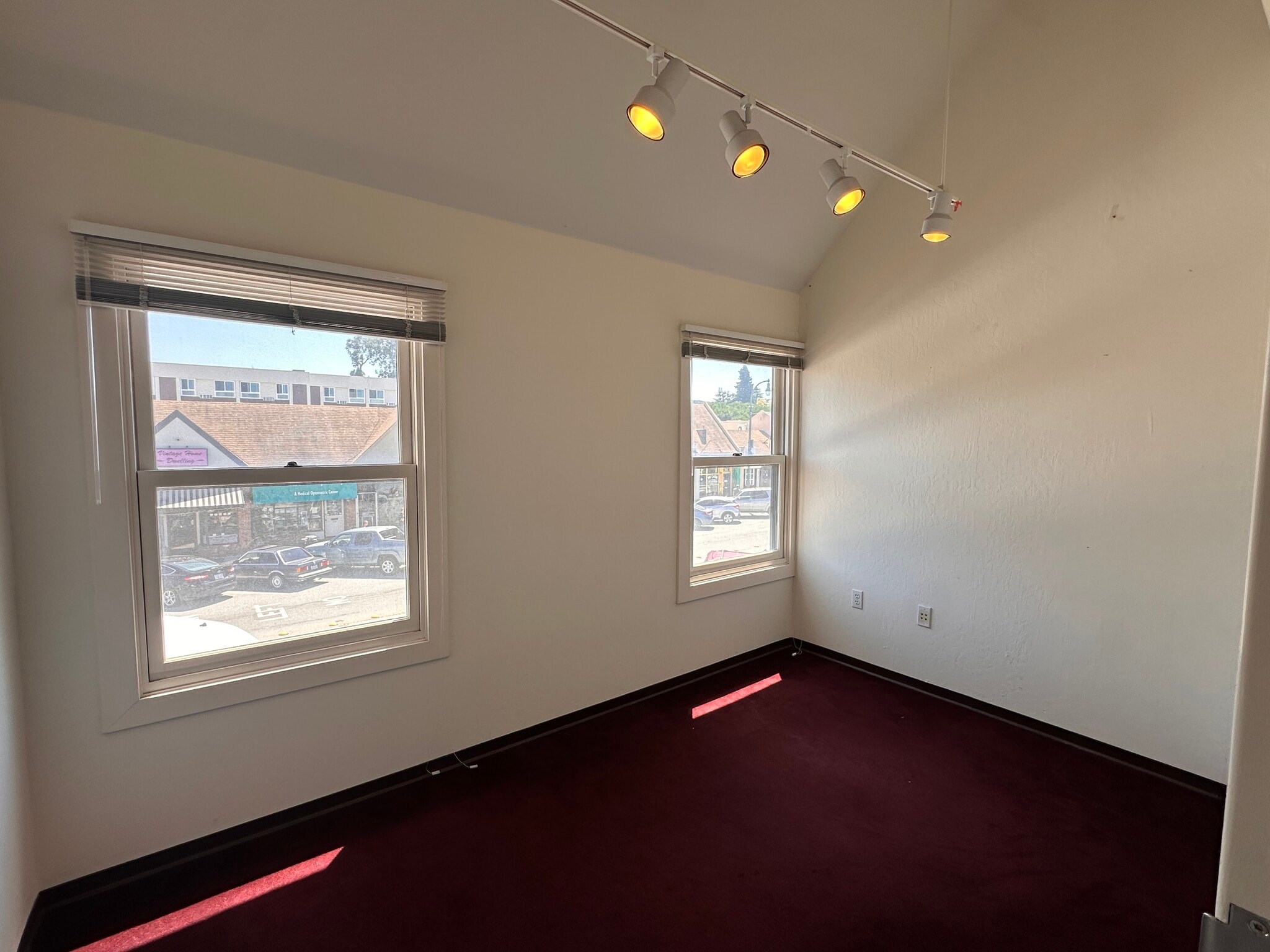 126 W 25th Ave, San Mateo, CA à louer Photo intérieure– Image 1 sur 15