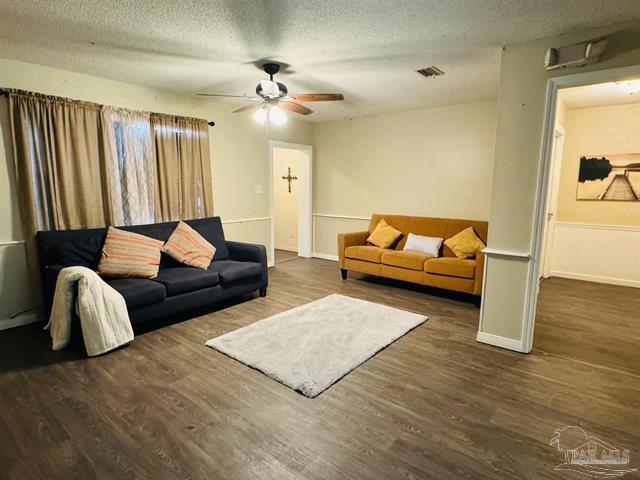 10 W Hope Dr, Pensacola, FL à vendre - Photo intérieure – Image 2 sur 2
