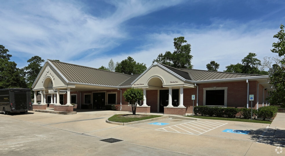 2010 S Loop 336 W, Conroe, TX à louer - Photo principale – Image 1 sur 10