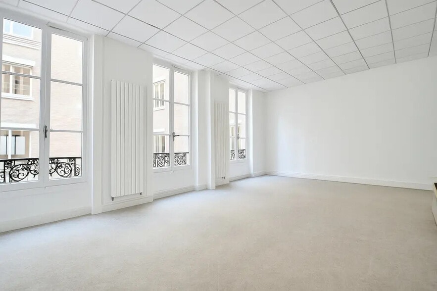 6 Rue Rougemont, Paris à louer - Photo de l’immeuble – Image 3 sur 12