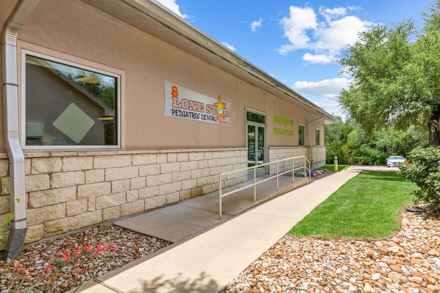 2440 E Highway 290, Dripping Springs, TX à vendre - Photo de l’immeuble – Image 1 sur 6