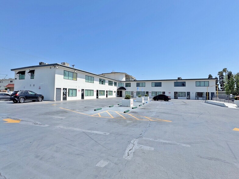 599 S Barranca Ave, Covina, CA à vendre - Photo de l’immeuble – Image 3 sur 7