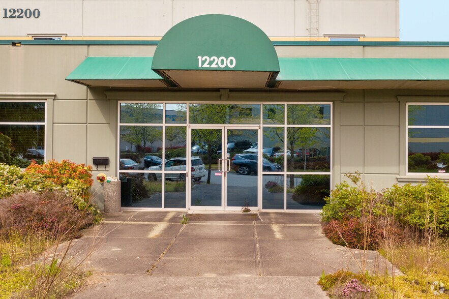 12200 Riverside Way, Richmond, BC à vendre - Photo de l’immeuble – Image 3 sur 11
