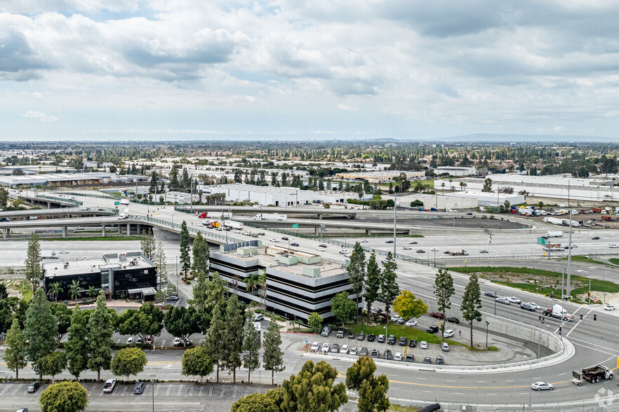 14241 E Firestone Blvd, La Mirada, CA à louer - Aérien – Image 2 sur 14
